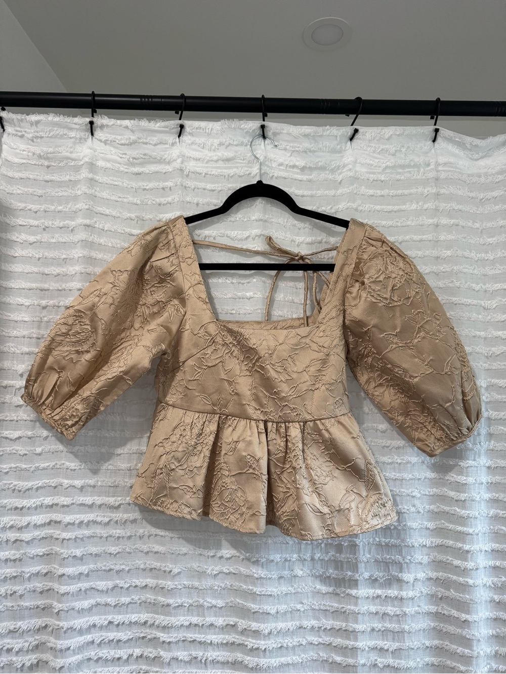 En Saison Gold Puff-Sleeve Peplum Blouse